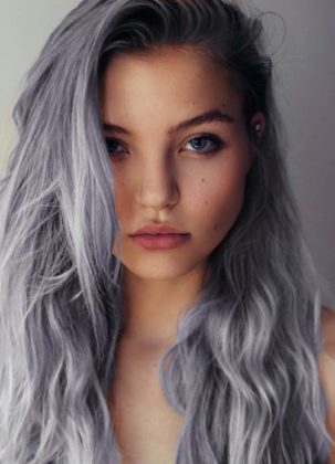 Loiro platinado acinzentado