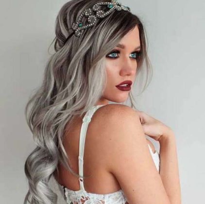 Loiro platinado acinzentado