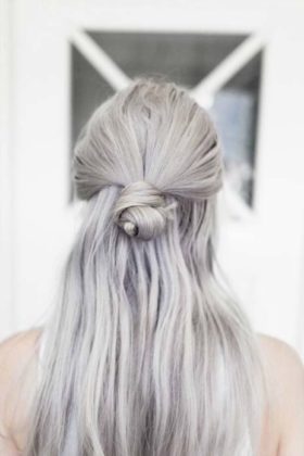 Loiro platinado acinzentado