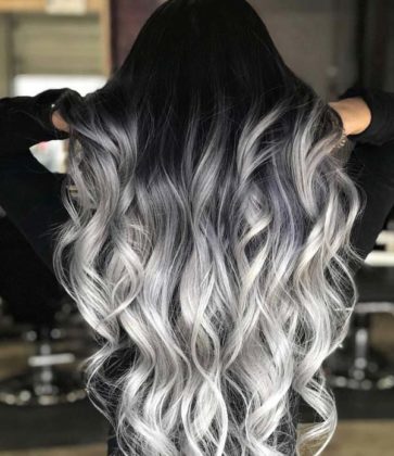 Luzes em loiro platinado
