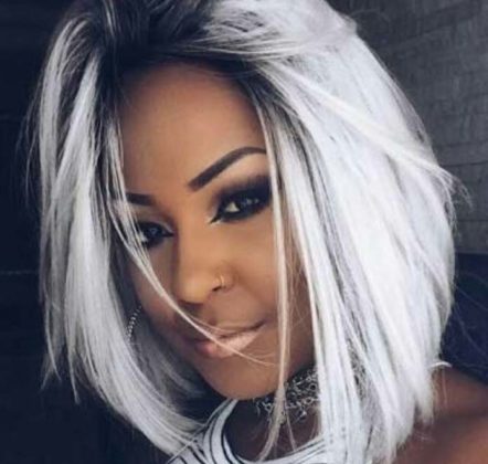 Luzes em loiro platinado