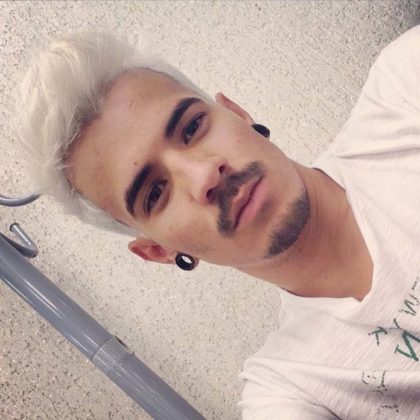 Loiro platinado masculino