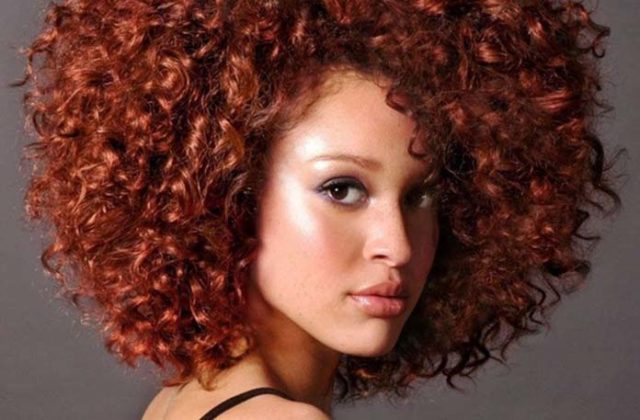 Morenas de cabelo ruivo
