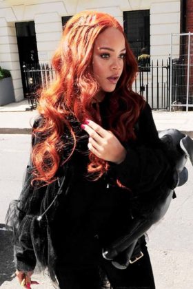 Rihanna ruiva