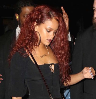 Rihanna ruiva