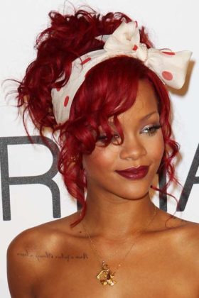 Rihanna ruiva
